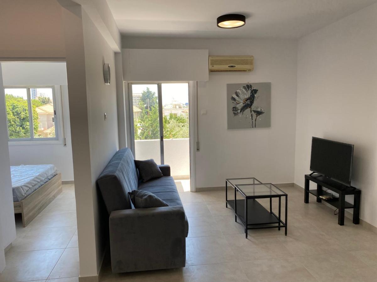 1-Bedroom Apartment With View Limassol Eksteriør billede