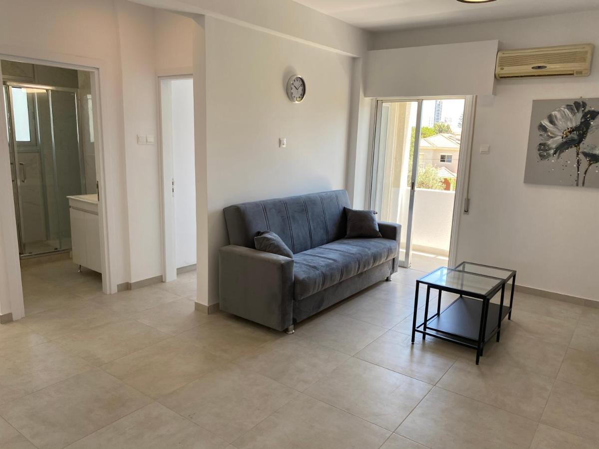 1-Bedroom Apartment With View Limassol Eksteriør billede